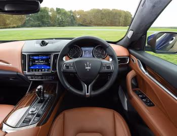 Panneau avant Maserati Levante [UK-spec] (M161) '2016–20