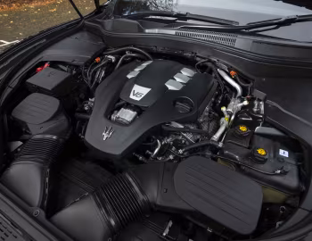 Sous la capuche Maserati Levante GranSport [UK-spec] (M161) '2018–20