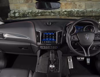 Panneau avant Maserati Levante GranSport [UK-spec] (M161) '2018–20