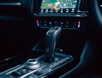 Intérieur Maserati Levante GT Hybrid [Japan] (M161) '2022–pr.