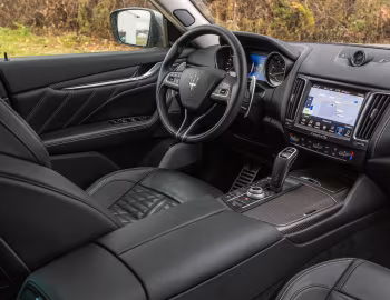 Intérieur 2019–20 Maserati Levante GTS [North America] '2018–20