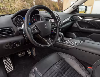Intérieur 2019–20 Maserati Levante GTS [North America] '2018–20