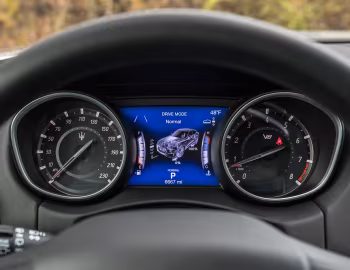 Tableau de bord 2019–20 Maserati Levante GTS [North America] '2018–20