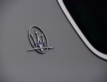Logo Maserati Levante S Q4 GranSport [Australia] (M161) '2017–18