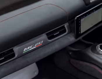 Interior Maserati MC20 Cielo [UK-spec] (M240) '2022–pr.