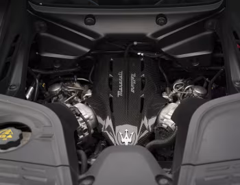 Sous la capuche Maserati MC20 Coupé [UK-spec] (M240) '2021–pr.