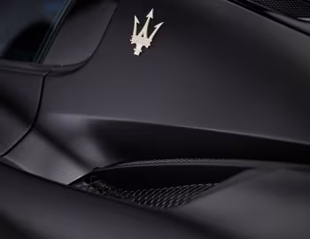 Logotipo Maserati MC20 Notte Coupé (M240) '2023–pr.