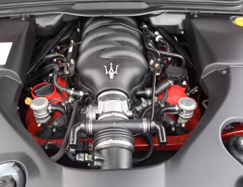 Sous la capuche Maserati GranCabrio Sport (M145) '2011–12