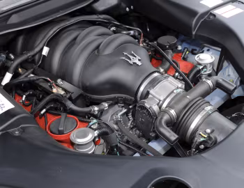 Sous la capuche Maserati GranTurismo Sport MC Line [Japan] (M145) '2012–17