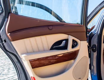 Intérieur 2010–12 Maserati Quattroporte S Executive GT [North America] (M139) '2009–12
