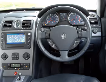 Panneau avant Maserati Quattroporte [UK-spec] (M139) '2004–08