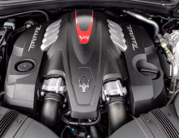 Sous la capuche Maserati Quattroporte GTS GranSport (M156) '2016–17