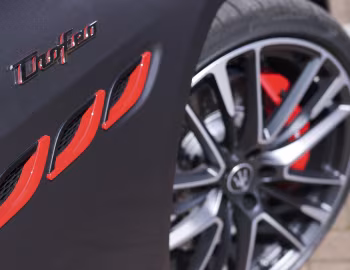 Maserati Quattroporte Trofeo [UK-spec] (M156) '2020–21