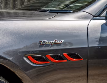 Maserati Quattroporte Trofeo [UK-spec] (M156) '2020–21