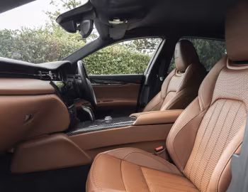 Interior Maserati Quattroporte Trofeo [UK-spec] (M156) '2021–23