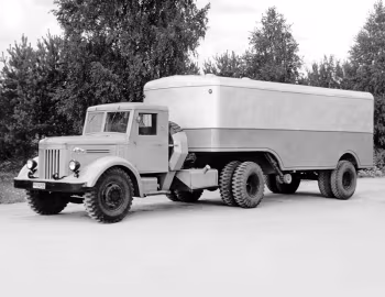 МАЗ-200В с полуприцепом МАЗ-5217 '1952–66