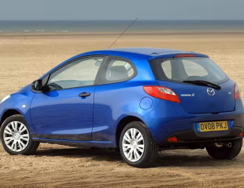 Mazda2 3-door [UK-spec] (DE) '2008–10