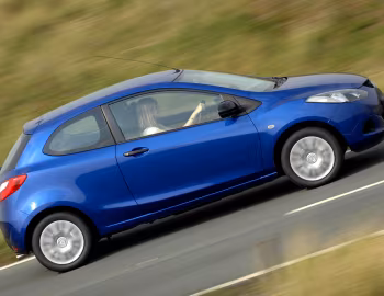 Mazda2 3-door [UK-spec] (DE) '2008–10