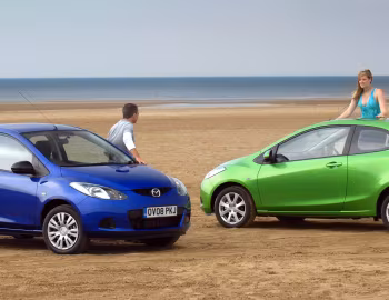Mazda2 3-door [UK-spec] (DE) '2008–10