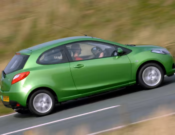 Mazda2 3-door [UK-spec] (DE) '2008–10