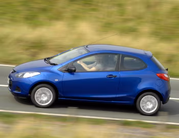 Mazda2 3-door [UK-spec] (DE) '2008–10
