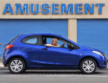 Mazda2 3-door [UK-spec] (DE) '2008–10