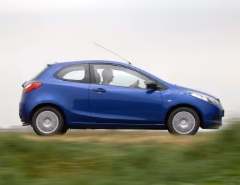 Mazda2 3-door [UK-spec] (DE) '2008–10