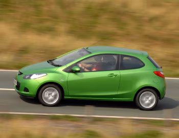 Mazda2 3-door [UK-spec] (DE) '2008–10