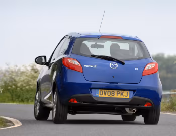 Mazda2 3-door [UK-spec] (DE) '2008–10