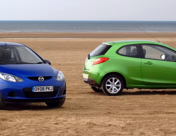 Mazda2 3-door [UK-spec] (DE) '2008–10