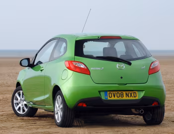 Mazda2 3-door [UK-spec] (DE) '2008–10