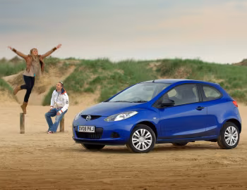 Mazda2 3-door [UK-spec] (DE) '2008–10