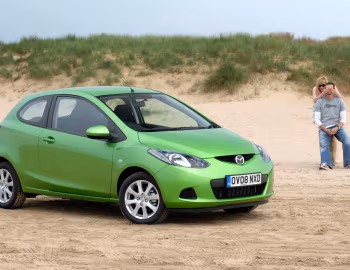 Mazda2 3-door [UK-spec] (DE) '2008–10