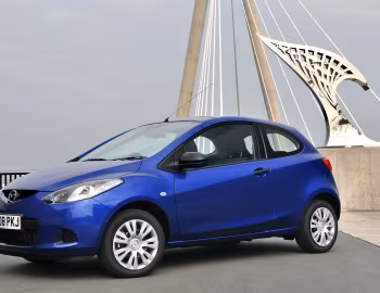 Mazda2 3-door [UK-spec] (DE) '2008–10