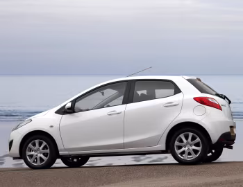 Mazda2 5-door [UK-spec] (DE2) '2010–14