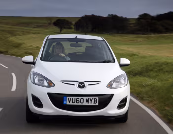 Mazda2 5-door [UK-spec] (DE2) '2010–14