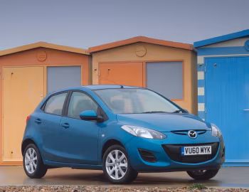 Mazda2 5-door [UK-spec] (DE2) '2010–14