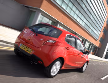 Mazda2 5-door [UK-spec] (DE) '2007–10