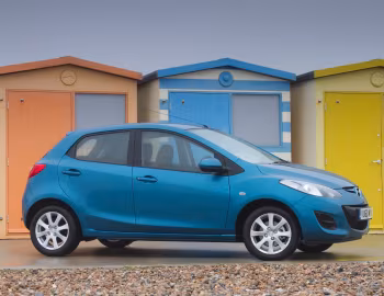 Mazda2 5-door [UK-spec] (DE2) '2010–14