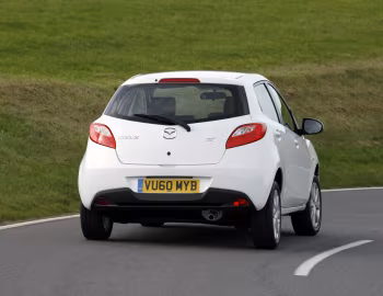 Mazda2 5-door [UK-spec] (DE2) '2010–14
