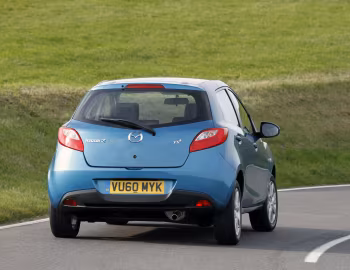 Mazda2 5-door [UK-spec] (DE2) '2010–14