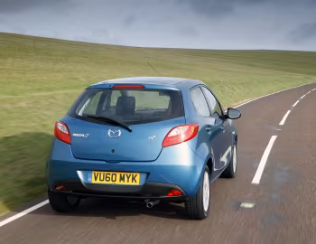 Mazda2 5-door [UK-spec] (DE2) '2010–14