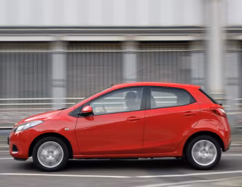 Mazda2 5-door [UK-spec] (DE) '2007–10