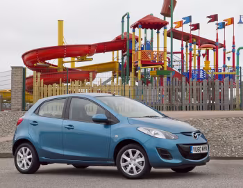 Mazda2 5-door [UK-spec] (DE2) '2010–14