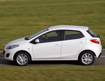 Mazda2 5-door [UK-spec] (DE2) '2010–14