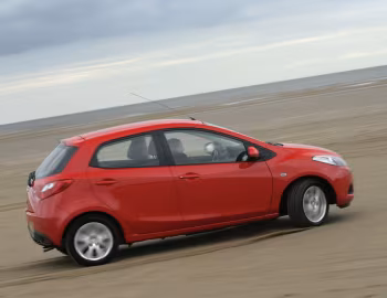 Mazda2 5-door [UK-spec] (DE) '2007–10