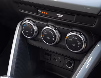 Intérieur Mazda2 Exclusive-Line [UK-spec] (DJ) '2023–25