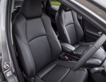 Interior Mazda2 Hybrid [UK-spec] '2022–23