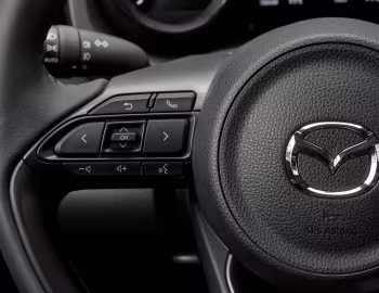 Interior Mazda2 Hybrid [EU-spec] '2022–23