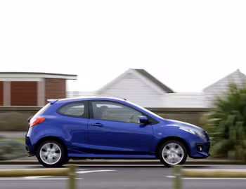 Mazda2 Sport 3-door [UK-spec] (DE) '2008–10